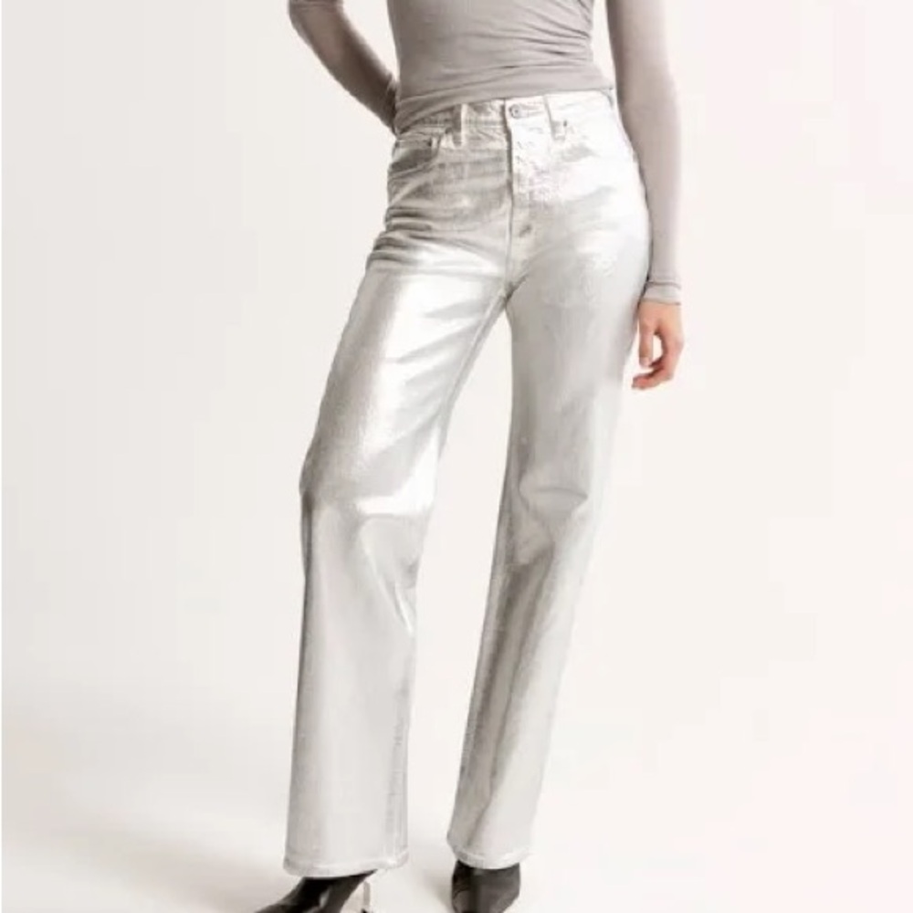 Abercrombie The 90s Relaxed High Rise Jean - Silver